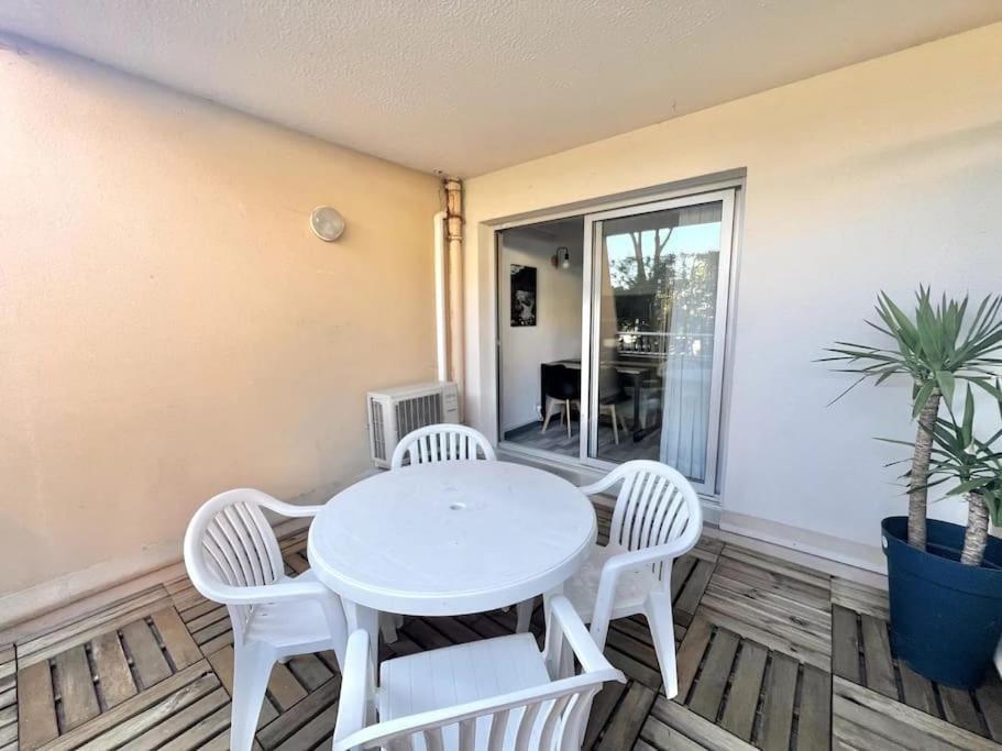 Appartement Port De Hyeres 4 Personnes ภายนอก รูปภาพ